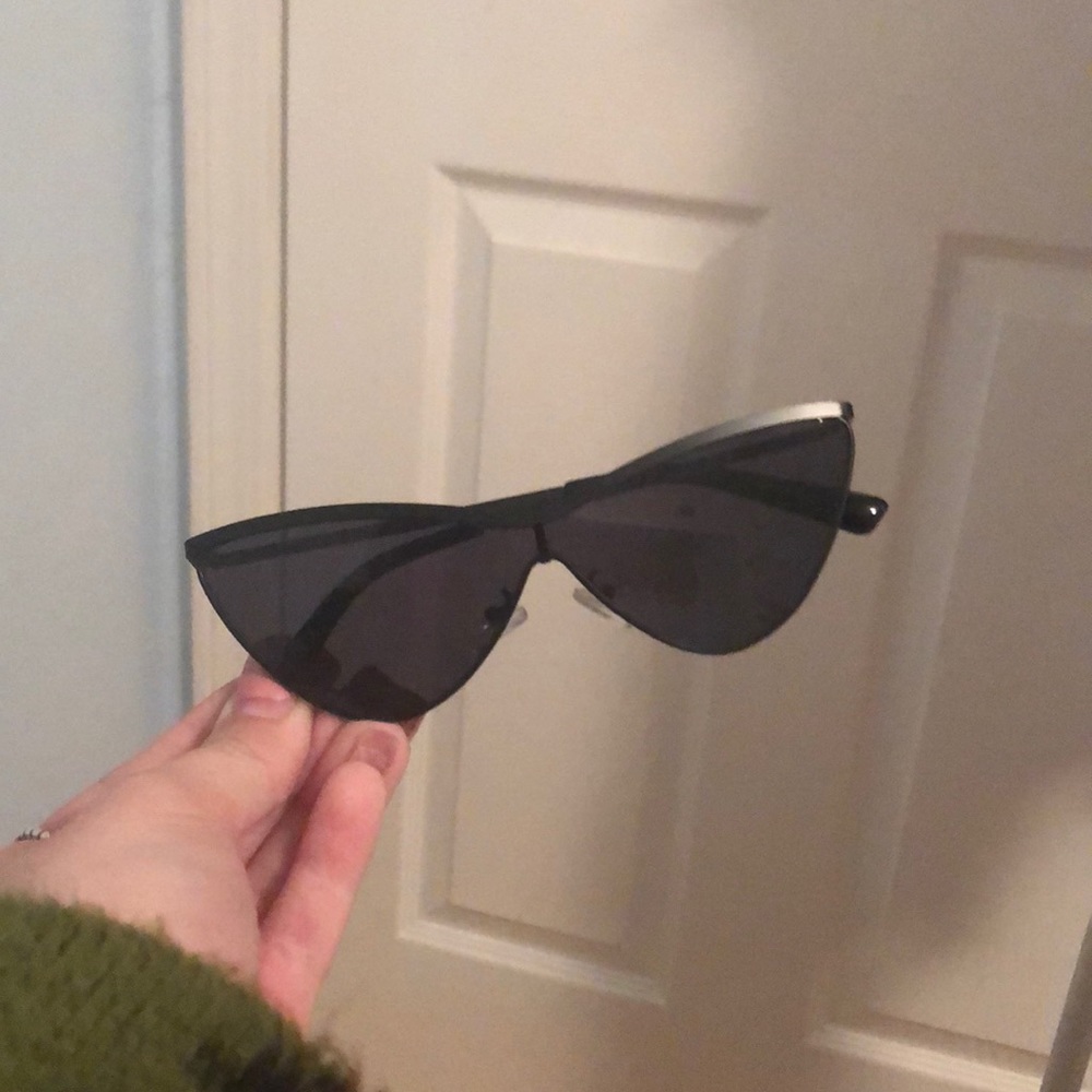 🎉Host Pick🎉Such a Copycat Sunglasses - Picture 4 of 4